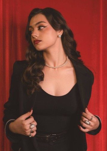 Полли, Г. Рефтинский